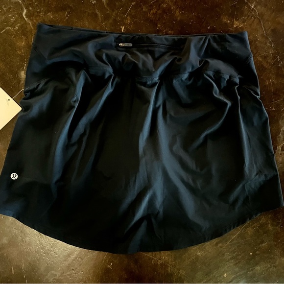 Lululemon Essential HR Run Skort, Navy with deep pockets in each leg, 14 - Picture 6 of 8